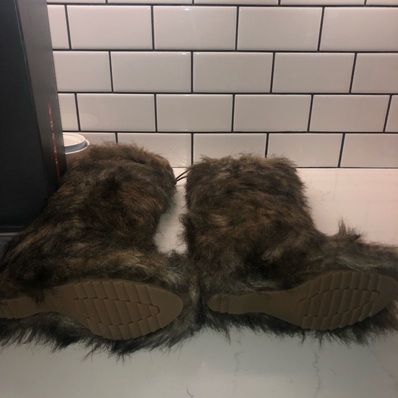 NWB Prada women’s fur boot with platform - Picture 3 of 8